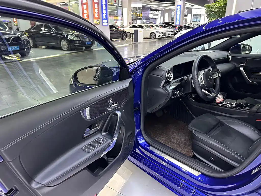 Mercedes-Benz A-Class 2020 Facelift A 200 L Sports Sedan Dynamic Type купить на сайте DeffCars