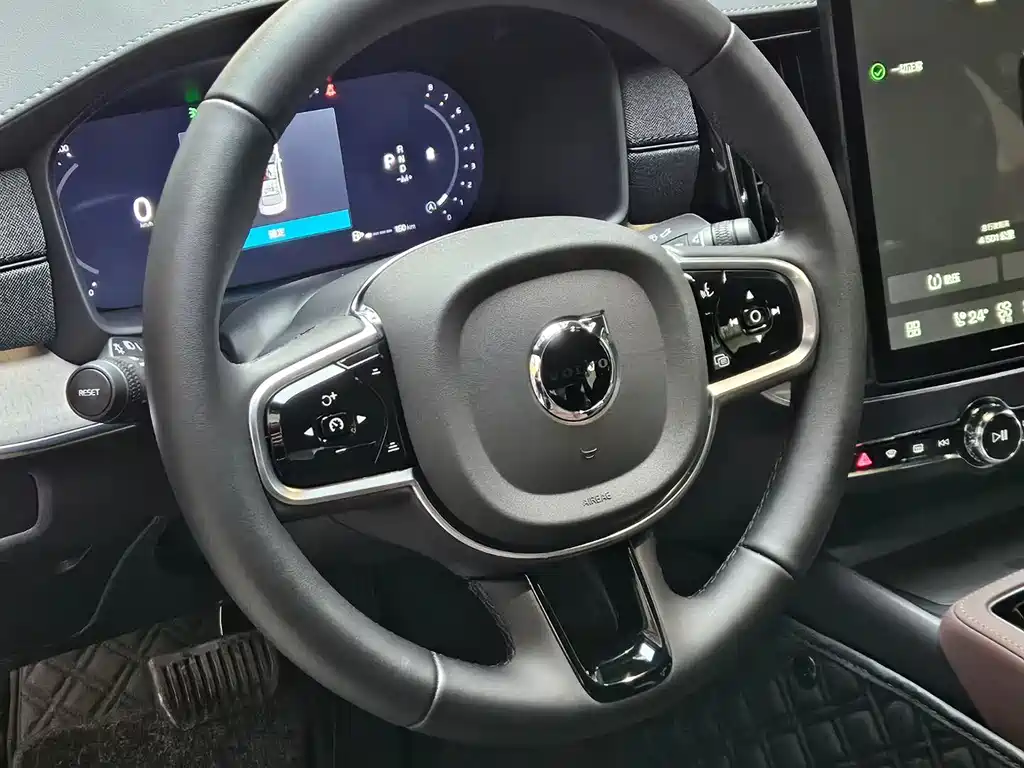 Volvo S90 2026 B5 Zhiyi Luxury Edition купить на сайте DeffCars