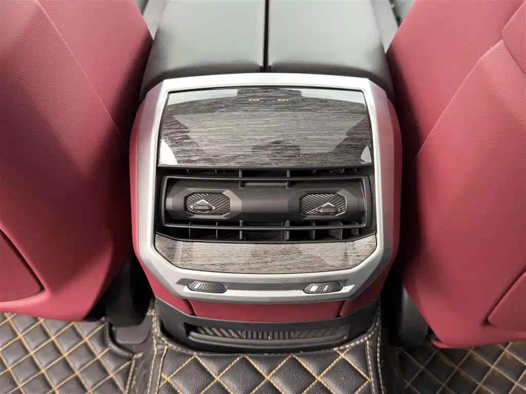 BMW 7 Series 2023 740Li Leading M Sports Package купить на сайте DeffCars