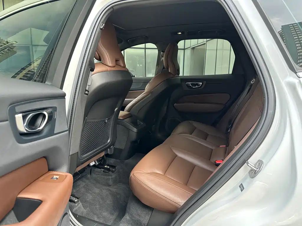 Volvo XC60 2024 B5 four-wheel drive Zhiyuan Deluxe Edition купить на сайте DeffCars