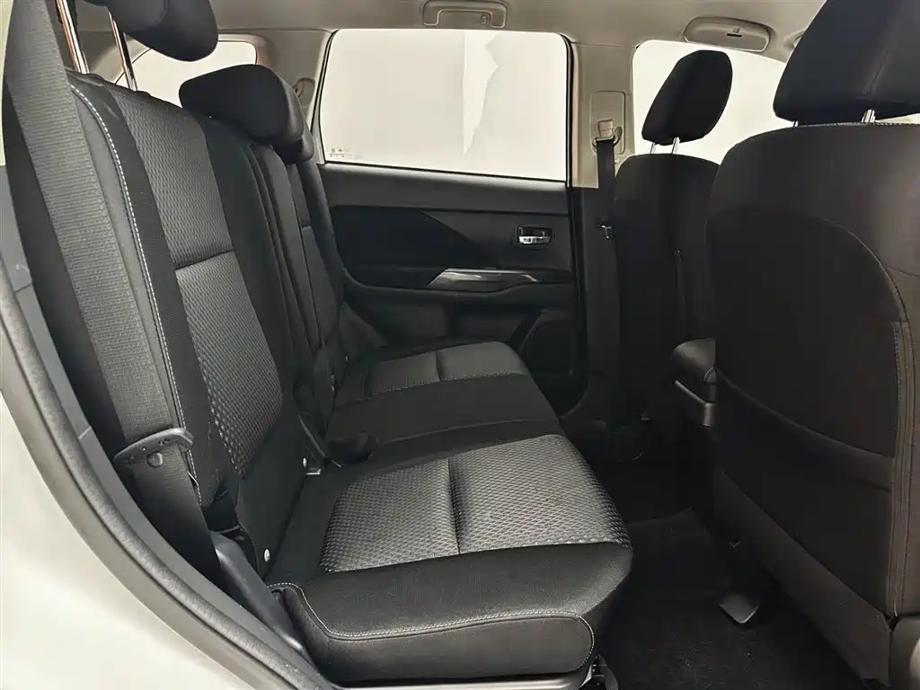 Outlander 2021 2.0L 2WD Smooth Edition 5 seats купить на сайте DeffCars