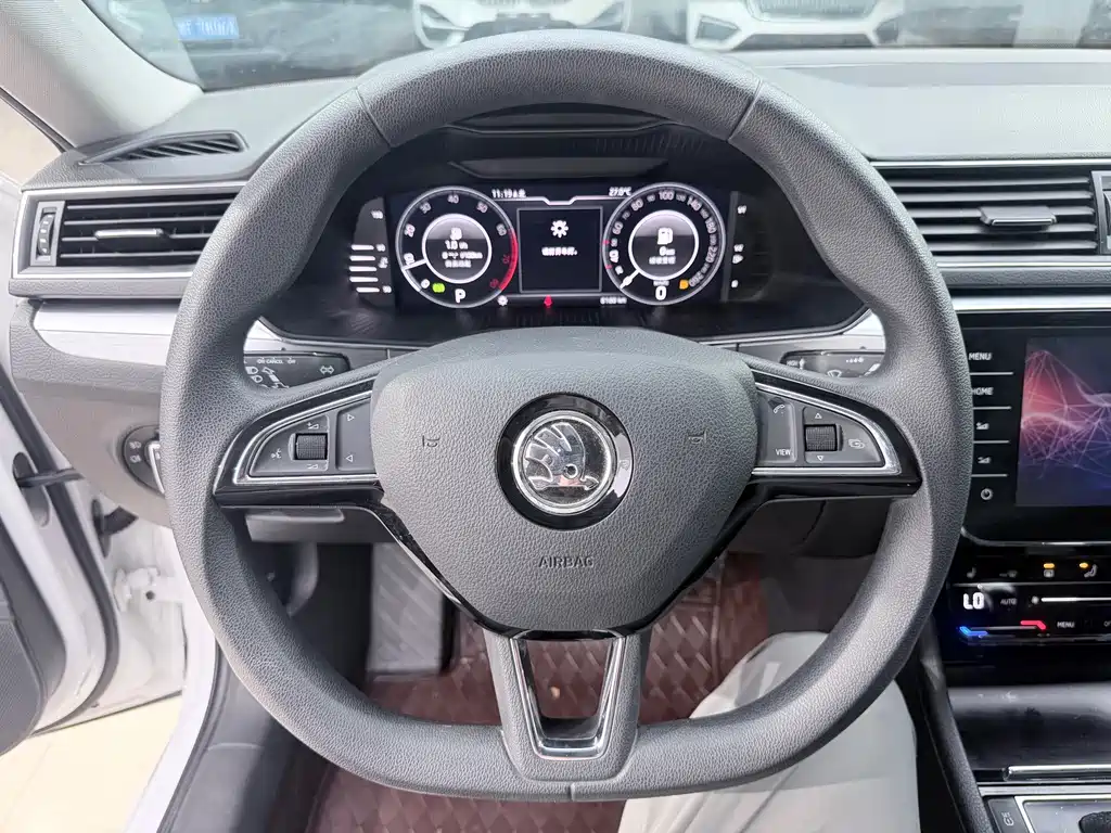Superb 2023 facelift TSI280 DSG exclusive version купить на сайте DeffCars