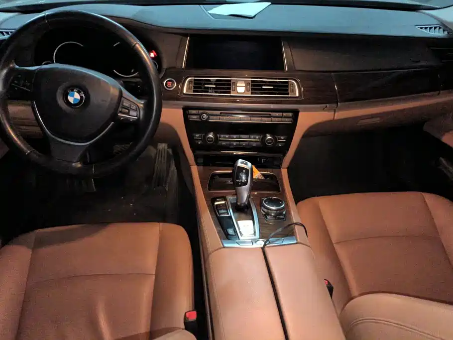 BMW 7 Series 2013 730Li Leading Model купить на сайте DeffCars