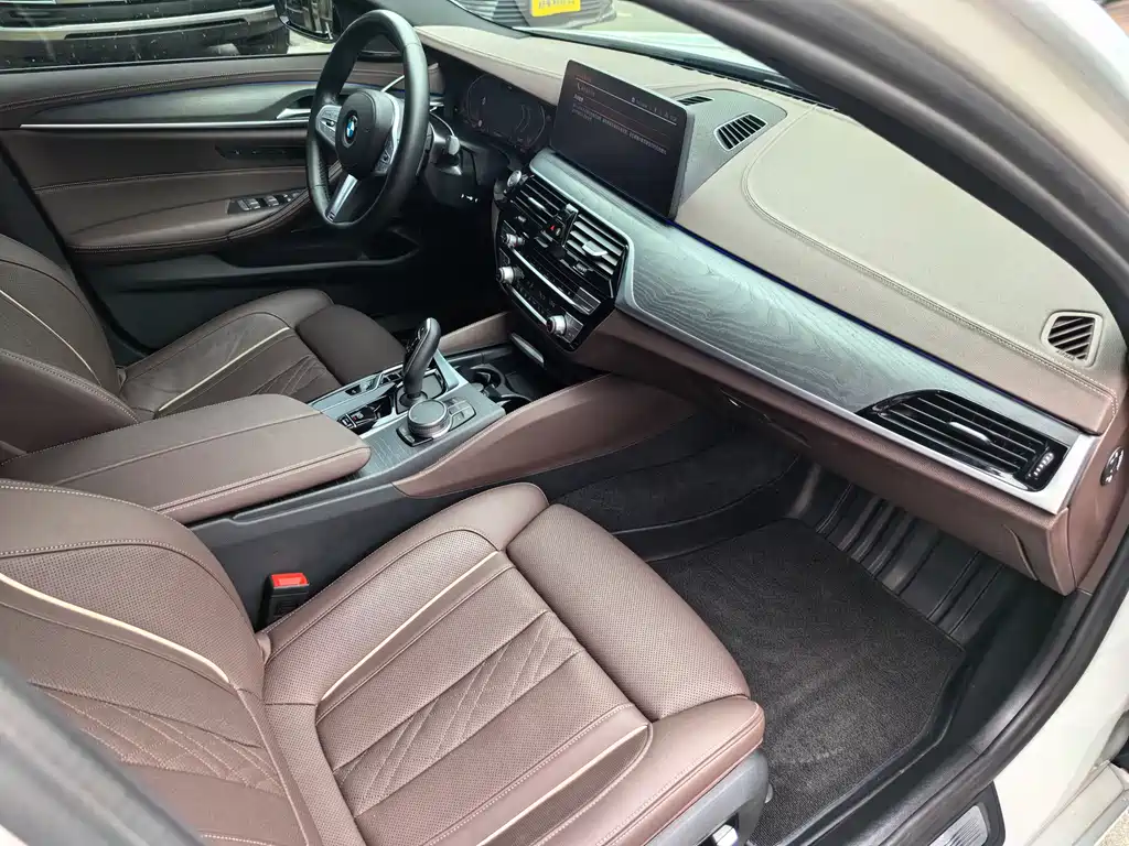BMW 5 Series 2023 530Li Exclusive M Sports Package купить на сайте DeffCars
