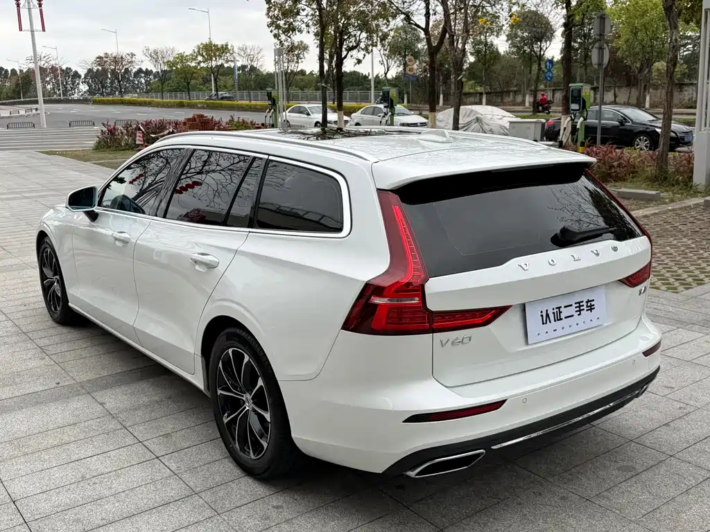 Volvo V60 2020 T4 Zhiyi Luxury Edition купить на сайте DeffCars
