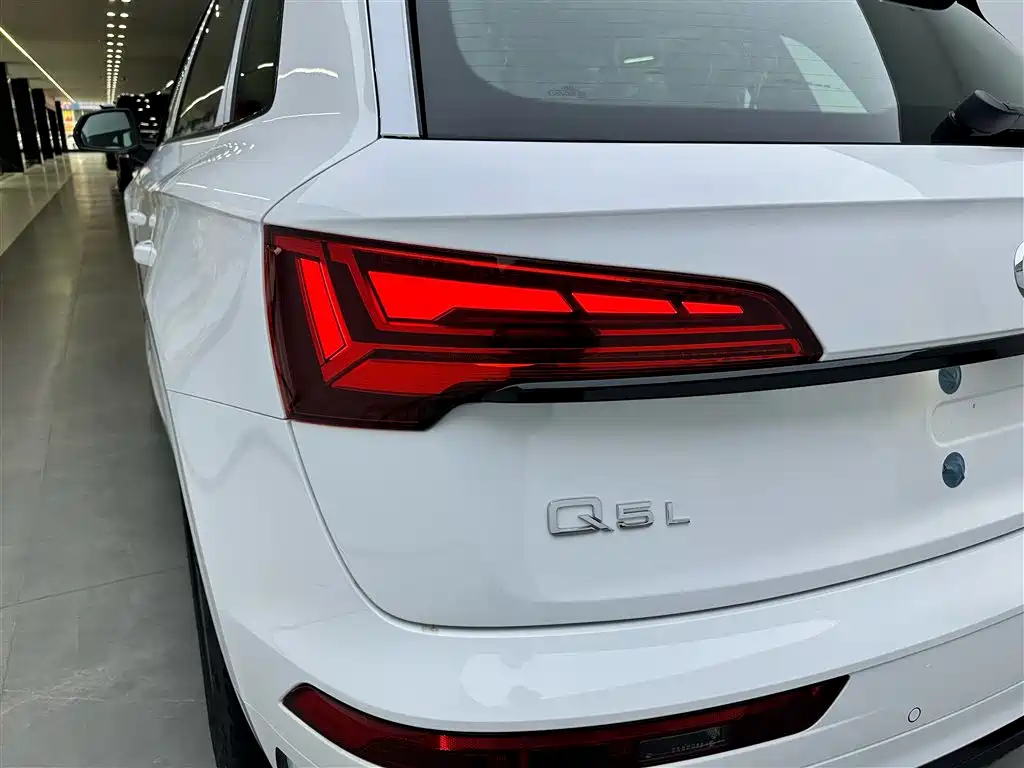 Audi Q5L 2024 40 TFSI luxury and dynamic model купить на сайте DeffCars