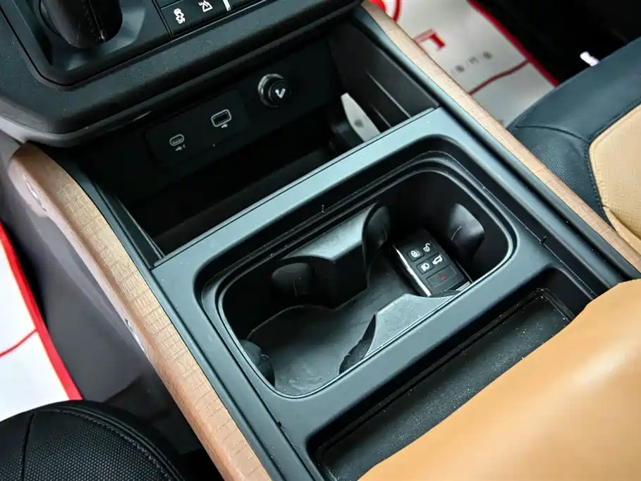 Land Rover Defender 2024 110 3.0T P400 X-DYNAMIC HSE купить на сайте DeffCars
