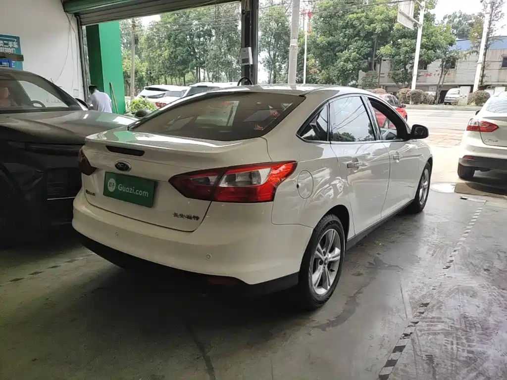 Focus 2012 Three-Car 1.6L Automatic Stylish Edition купить на сайте DeffCars