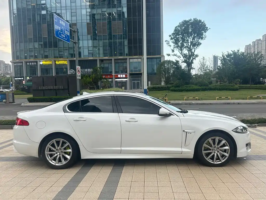 Jaguar XF 2013 XF 3.0 SC Deluxe Edition купить на сайте DeffCars