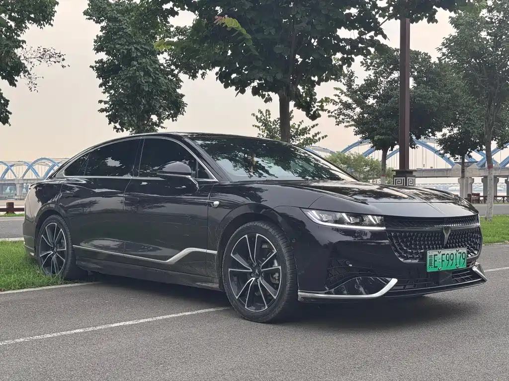 Lantu Chasing Light 2024 PHEV four-wheel drive super long range executive version купить на сайте DeffCars