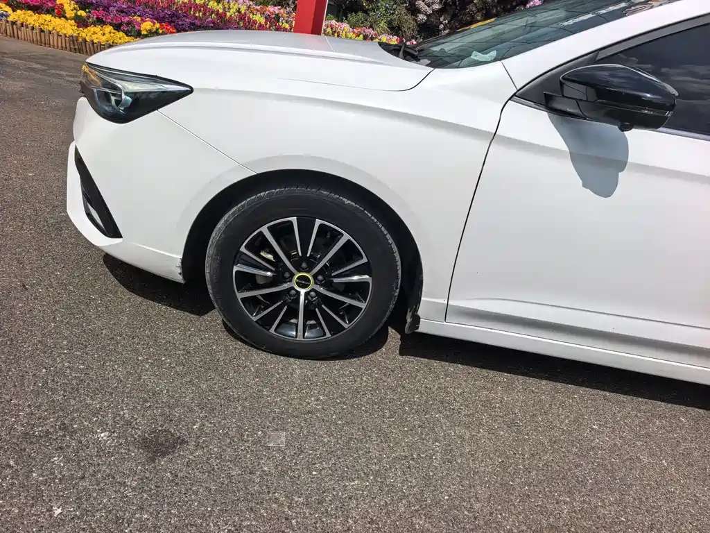 Roewe i5 2021 1.5L CVT Diamond Edition купить на сайте DeffCars