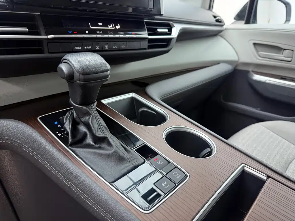 SIENNA 2023 2.5L Hybrid Comfort Edition купить на сайте DeffCars