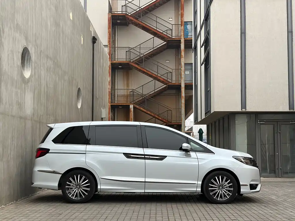 Alison 2024 2.0L e:HEV Classic Edition купить на сайте DeffCars