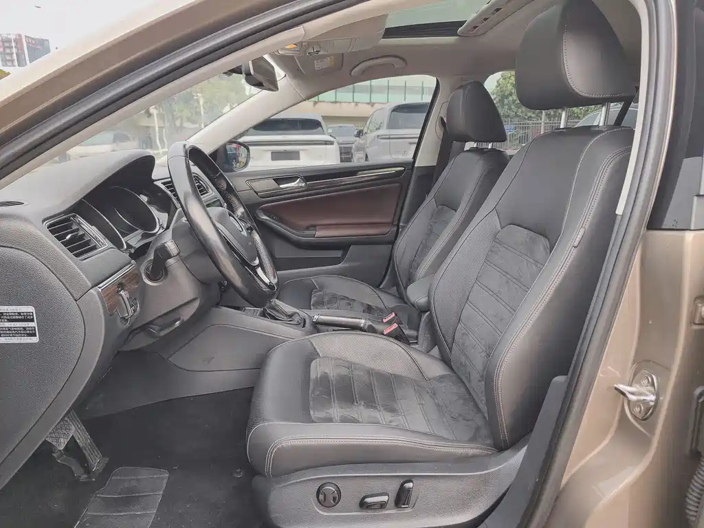 Sagitar 2015 230TSI automatic luxury model купить на сайте DeffCars