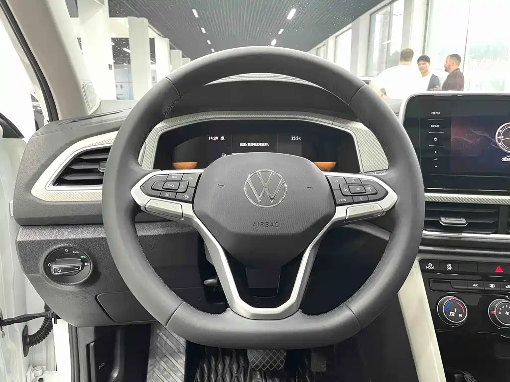 T-ROC 2023 280TSI DSG two-wheel drive time version купить на сайте DeffCars