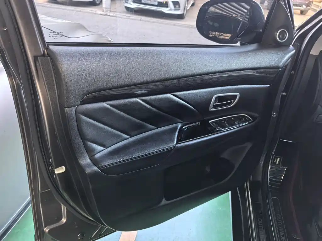 Outlander 2019 2.0L 2WD Enjoy Edition, 5 seats, National VI купить на сайте DeffCars