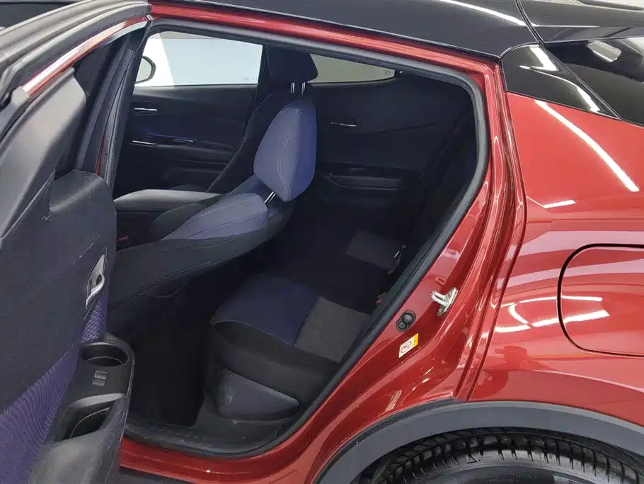 Toyota C-HR 2018 2.0L Leading Sunroof Version National VI купить на сайте DeffCars