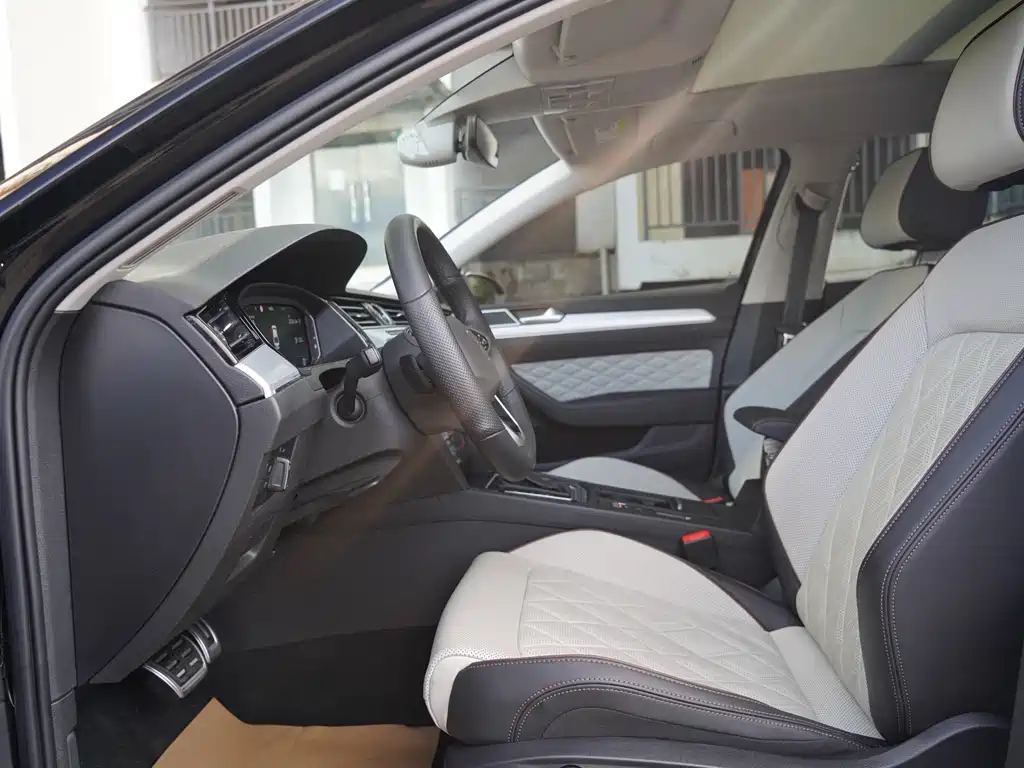 Magotan 2025 model facelift public model 330TSI DSG luxury model купить на сайте DeffCars