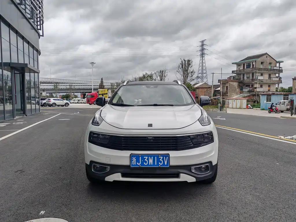 Lynk & Co 01 2019 2.0T two-wheel drive Pro version National VI купить на сайте DeffCars
