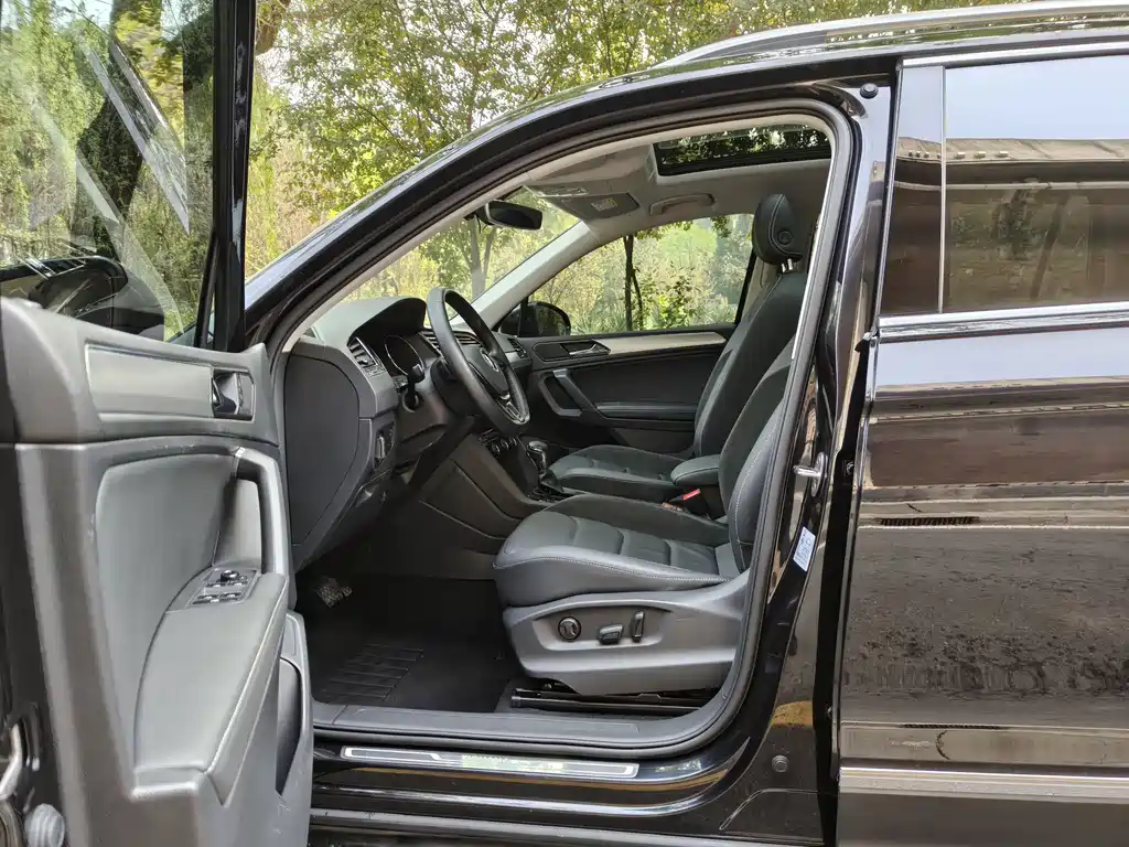 Tiguan L 2020 330TSI automatic two-wheel drive smart luxury version National VI купить на сайте DeffCars