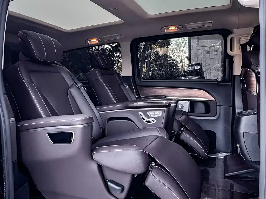Mercedes-Benz V-Class 2022 V 260 L Long Wheelbase Premium Edition купить на сайте DeffCars