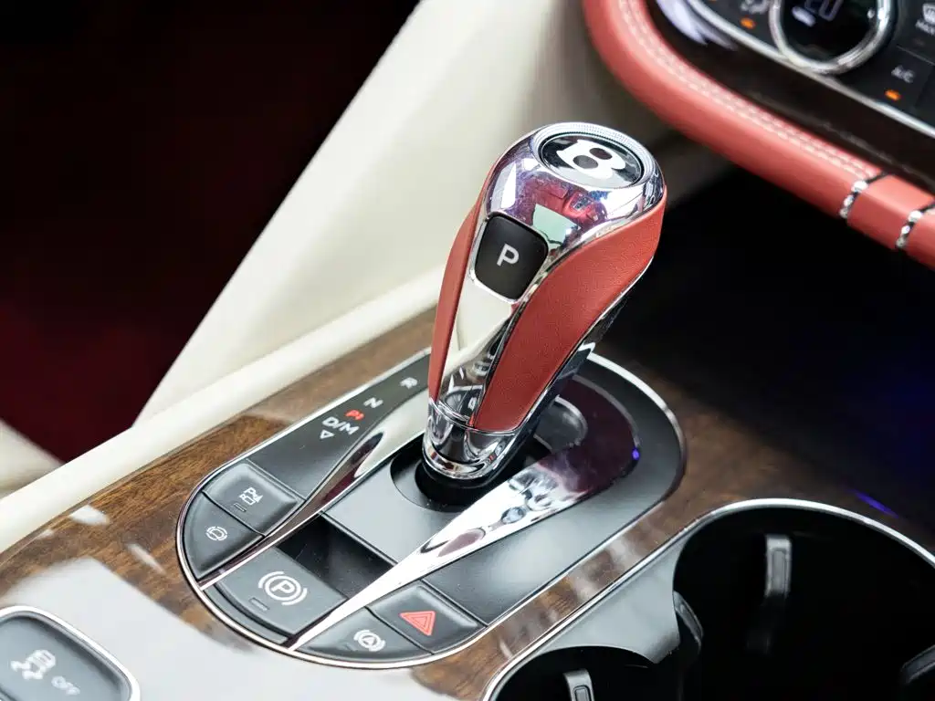 Bentayga 2024 4.0T V8 long wheelbase version купить на сайте DeffCars