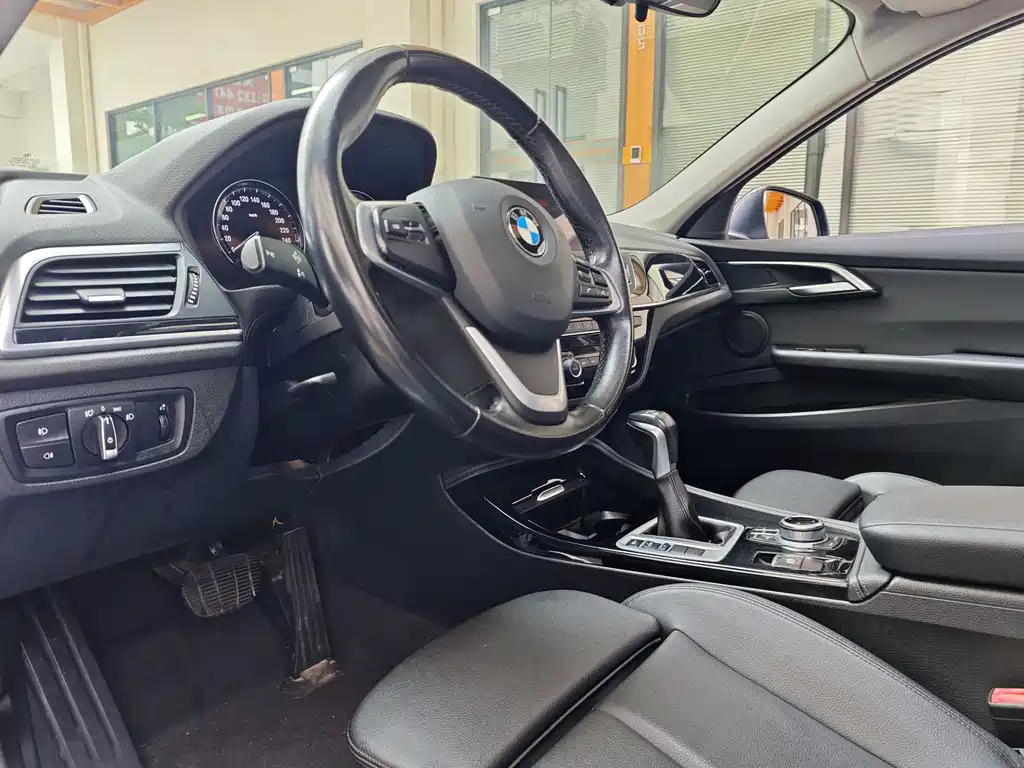 BMW 1 Series 2018 118i Design Package купить на сайте DeffCars