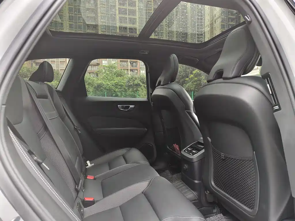 Volvo XC60 Plug-in Hybrid 2021 T8 E-Drive Hybrid Zhiya Luxury Edition купить на сайте DeffCars