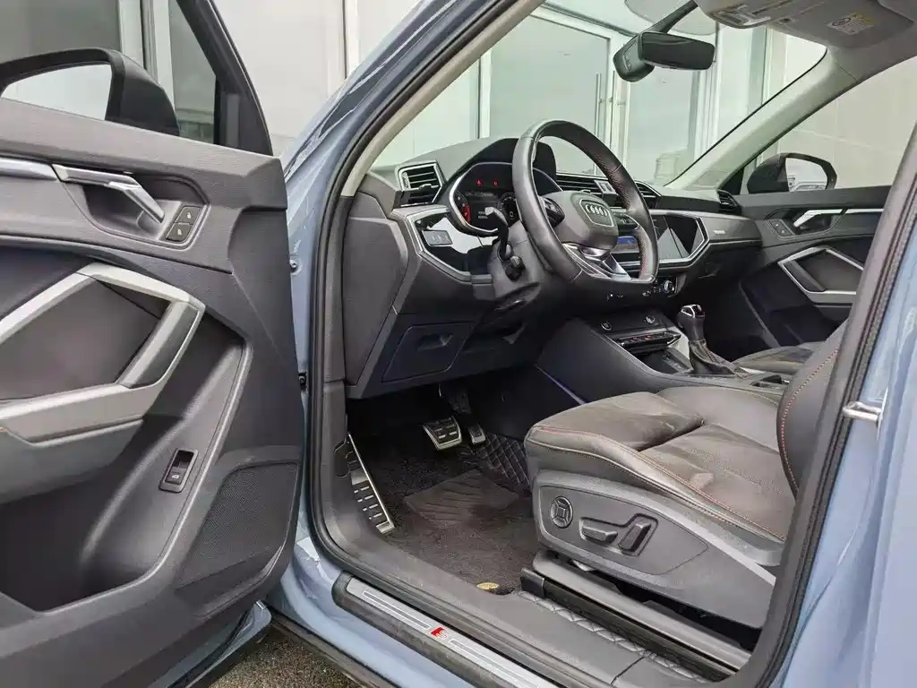 Audi Q3 2022 40 TFSI RS Kit Burning Speed ​​Type купить на сайте DeffCars