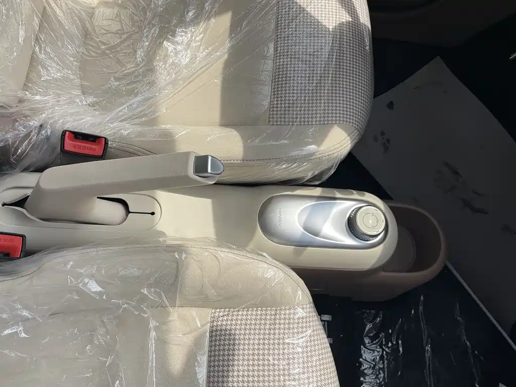 Hongguang MINIEV 2025 fourth generation four-door version advanced model купить на сайте DeffCars