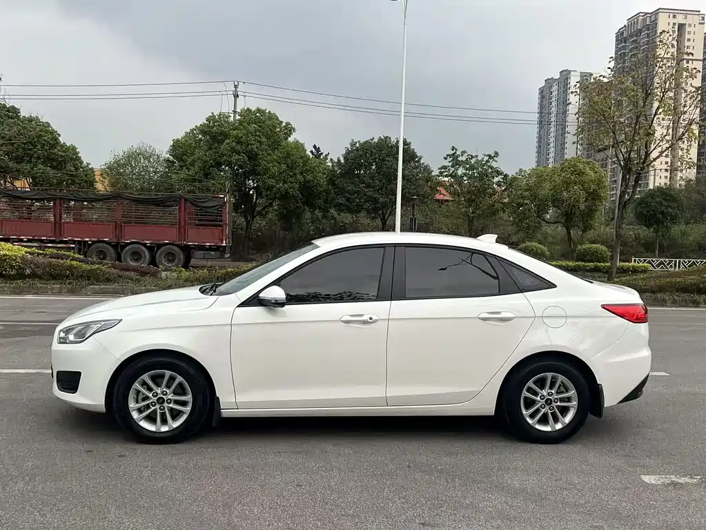 Escort 2019 facelift 1.5L automatic quality model (tire pressure monitoring) National VI купить на сайте DeffCars