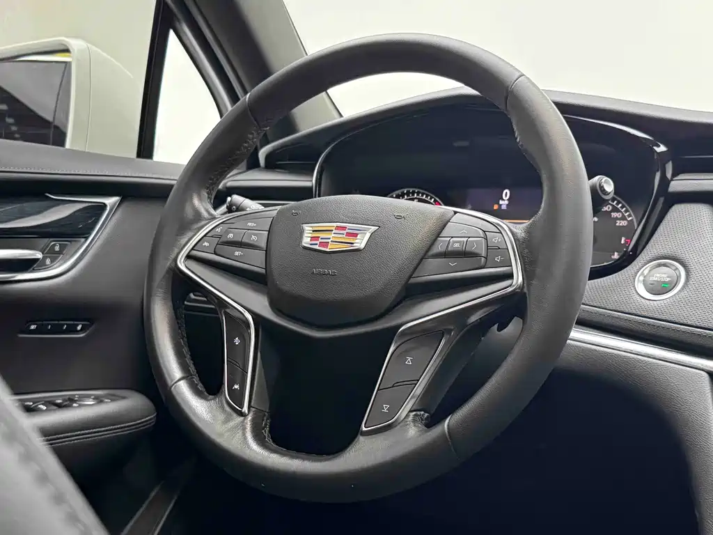 Cadillac XT5 2022 2.0T two-wheel drive luxury model купить на сайте DeffCars
