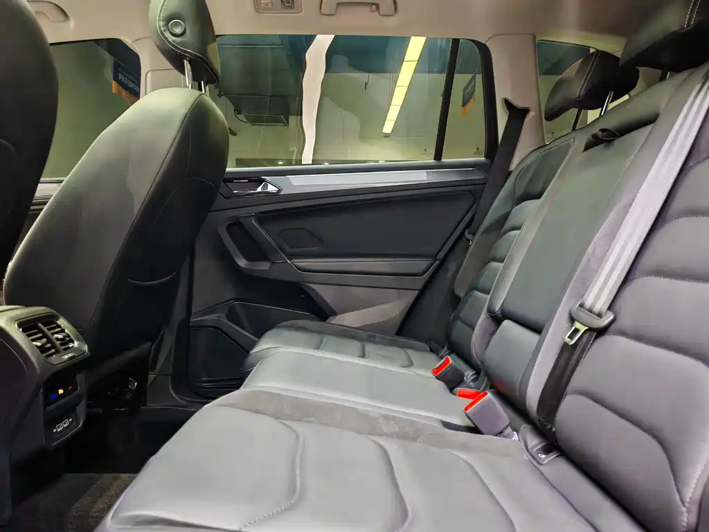 Tiguan L 2021 330TSI automatic two-wheel drive R-Line version купить на сайте DeffCars