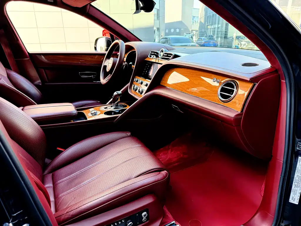 Bentayga 2021 4.0T V8 купить на сайте DeffCars