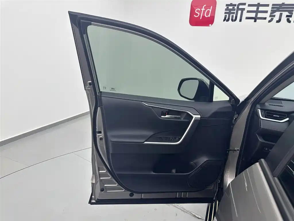 RAV4 Rongfang 2020 2.0L CVT two-wheel drive fashion PLUS version купить на сайте DeffCars