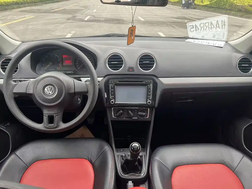 Jetta 2015 1.6L manual comfort model купить на сайте DeffCars