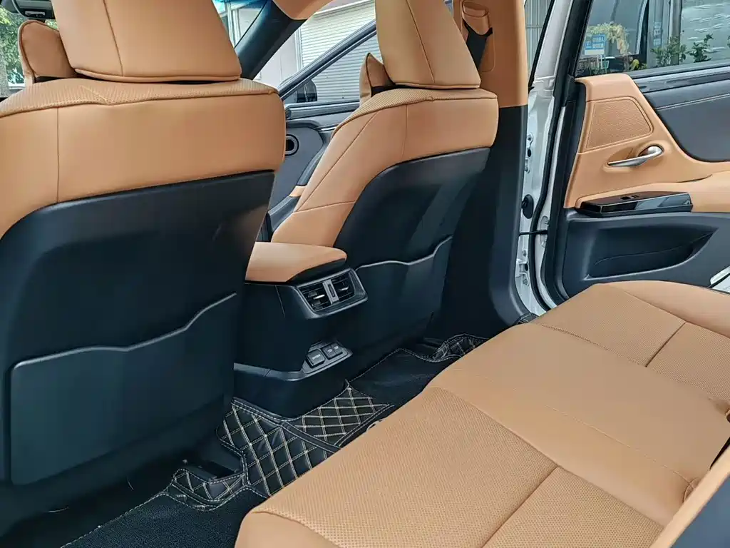 Lexus ES 2023 200 Superior Edition купить на сайте DeffCars
