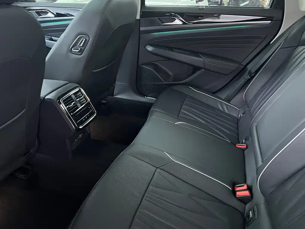 Passat 2023 380TSI Deluxe Edition купить на сайте DeffCars