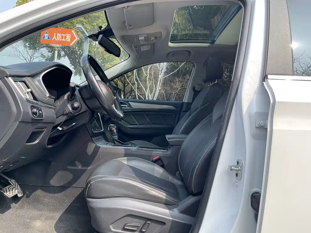 Roewe RX5 2018 30T two-wheel drive automatic Internet Smart Edition купить на сайте DeffCars