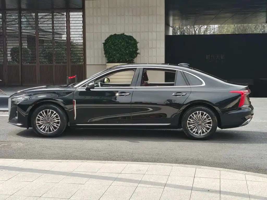 Hongqi H5 2025 2.0T automatic Qichang version купить на сайте DeffCars