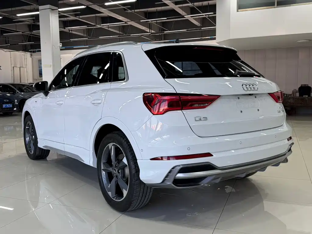 Audi Q3 2022 35 TFSI Fashionable and Dynamic купить на сайте DeffCars