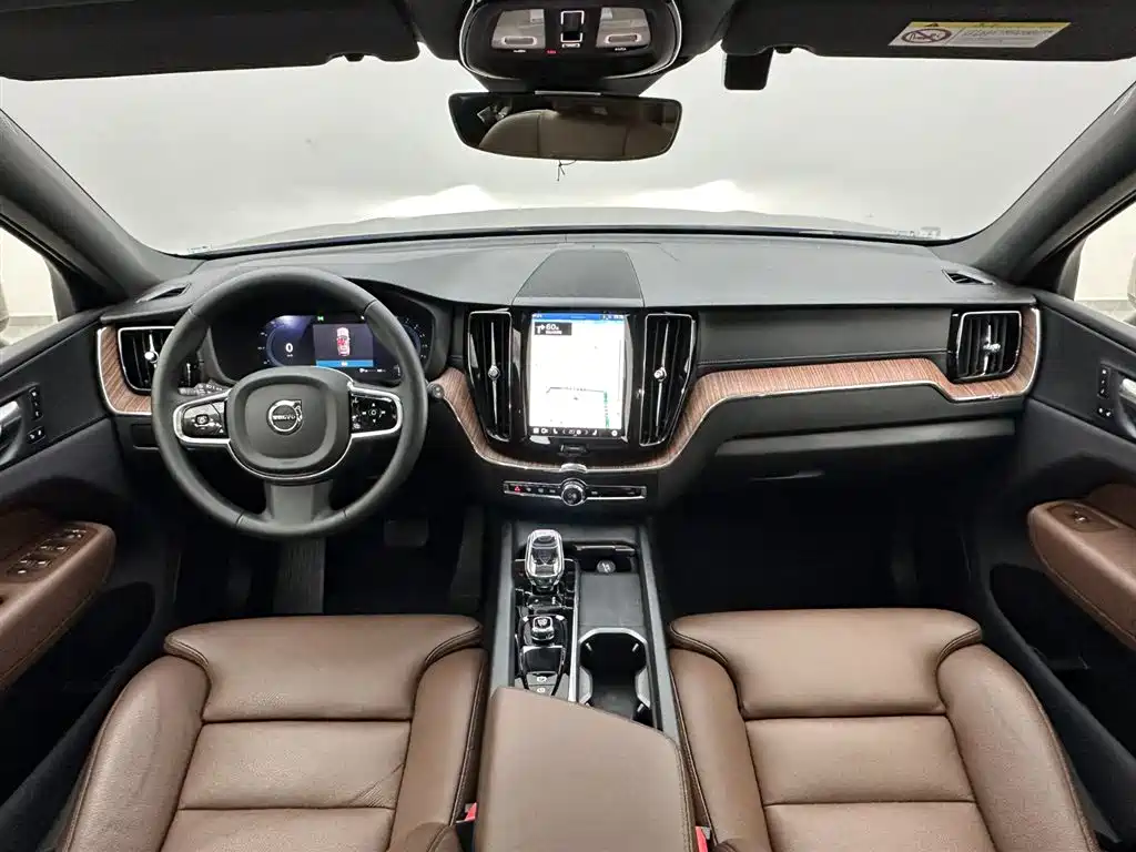 Volvo XC60 2025 B5 four-wheel drive Zhiyuan luxury version купить на сайте DeffCars