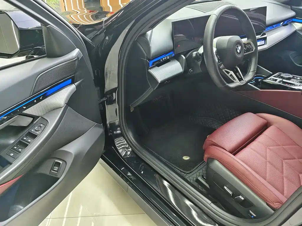 BMW 5 Series (Imported) 2024 530i Leading M Sports Package купить на сайте DeffCars