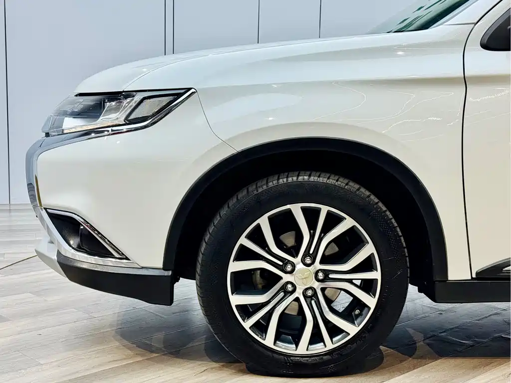 Outlander 2018 2.4L four-wheel drive elite version 5 seats купить на сайте DeffCars