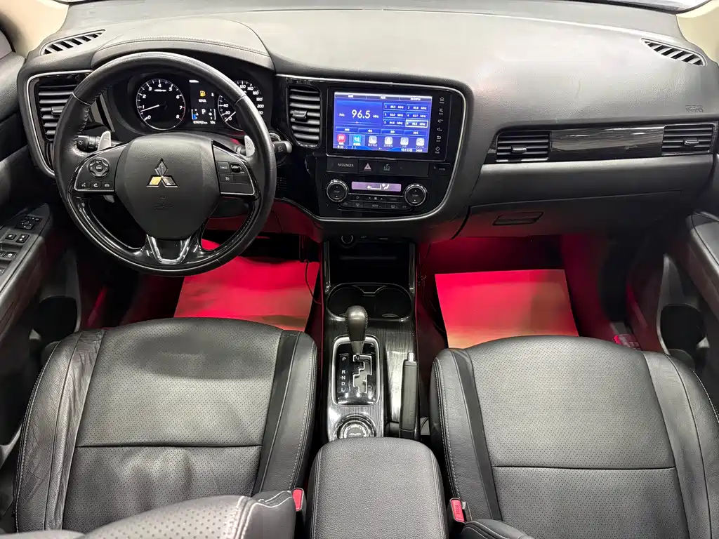 Outlander 2016 2.4L four-wheel drive luxury version 7 seats купить на сайте DeffCars