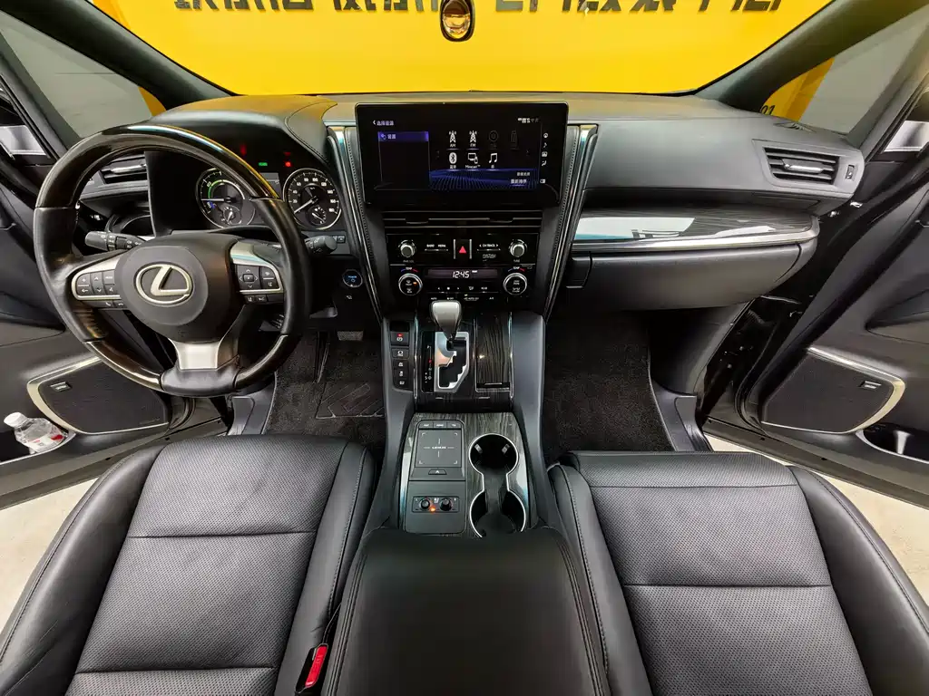 Lexus LM 2020 300h seven-seater elegant version купить на сайте DeffCars