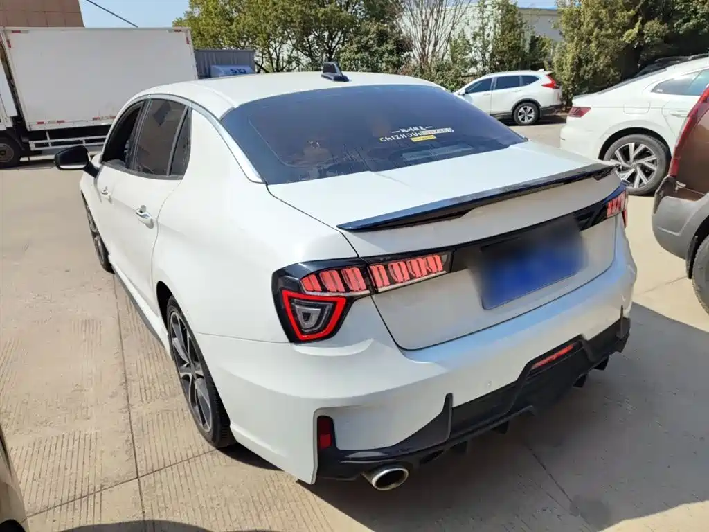 Lynk & Co 03 2019 1.5TD DCT Powerful Edition National VI купить на сайте DeffCars