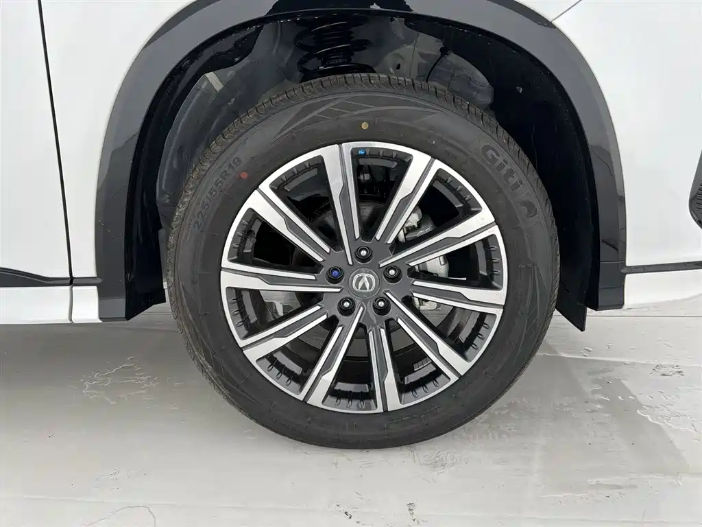 Changan CS75PLUS 2025 third generation championship version 1.5T Jinhang model купить на сайте DeffCars