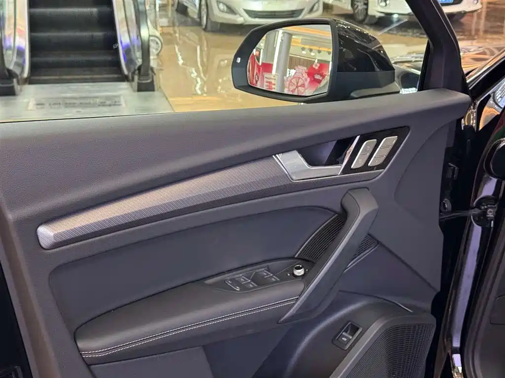 Audi Q5L 2025 45th Anniversary Collector's Edition 45 TFSI Luxurious and Dynamic купить на сайте DeffCars