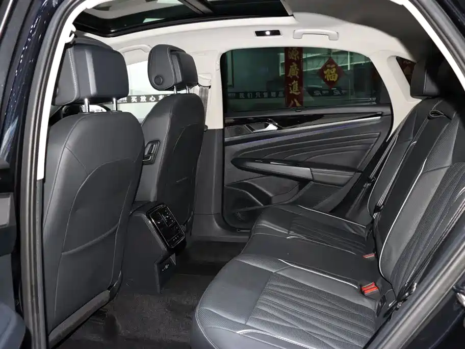 Passat 2023 facelift 330TSI luxury version купить на сайте DeffCars